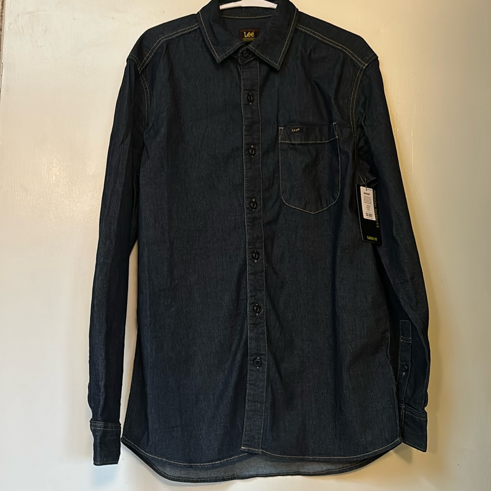Lee men’s denim shirt. NWT, size M